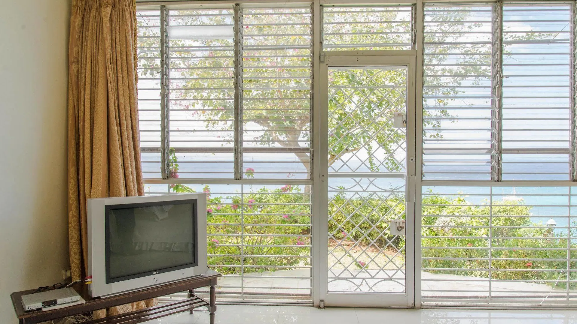 Court Manor At Montego Bay Club Apartment